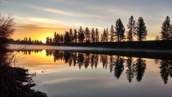 sunset on the Spokane River in Spokane Valley Washington